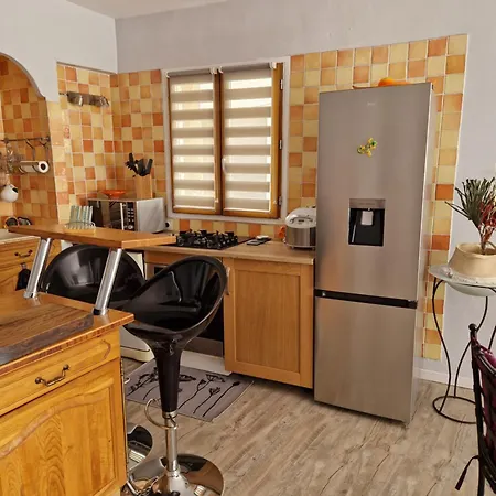 Petite Maison Au Coeur Du Village Holiday home *